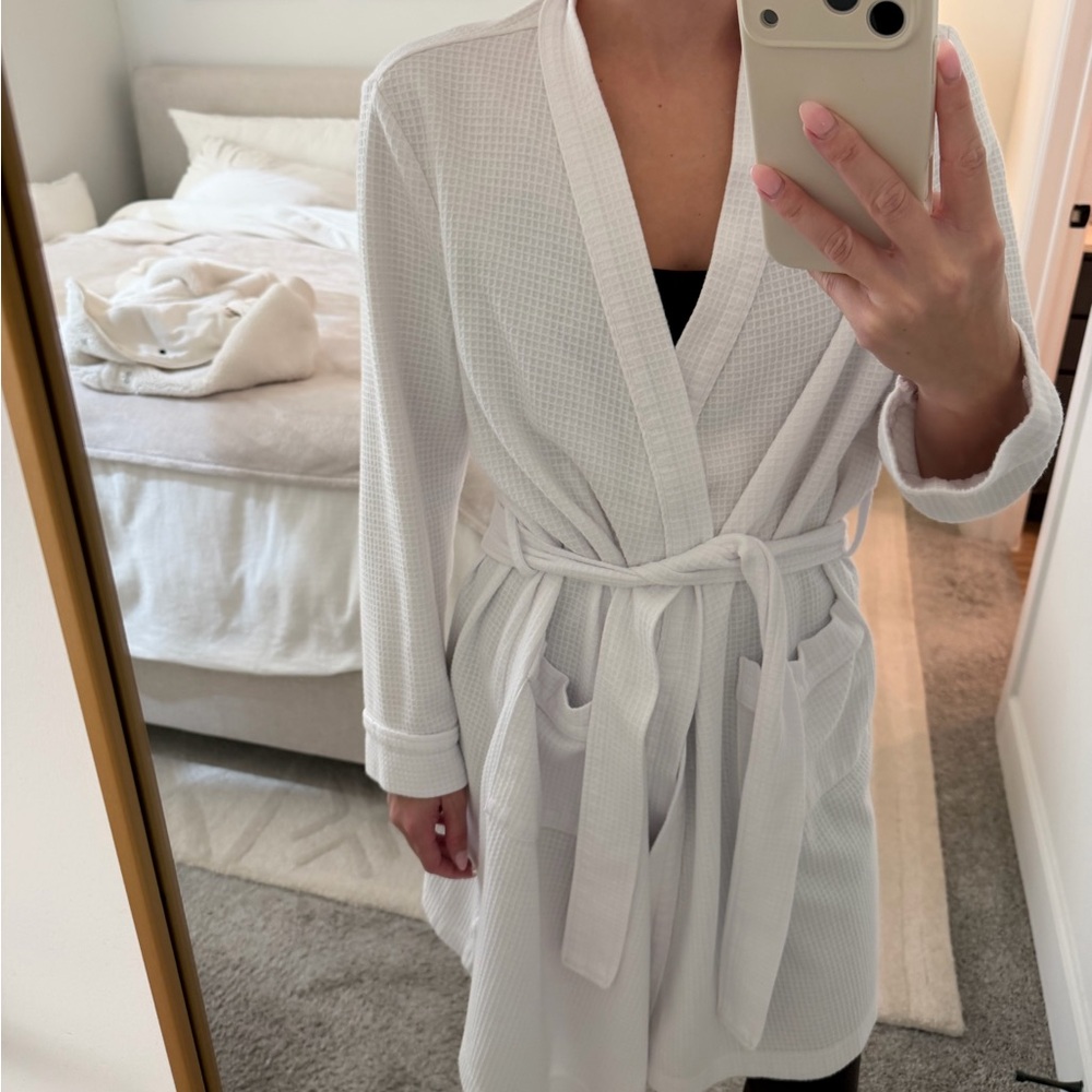 Amazon Essentials White Waffle Robe - Picture 3 of 4